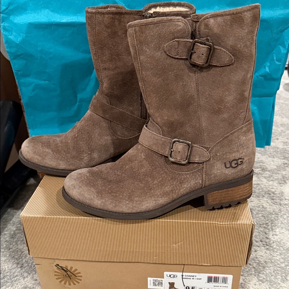 Ugg W Chaney distressed moto boots